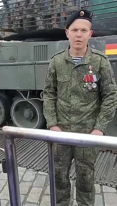 Олег Царёв: Помните Пятихатки?. Этот скромный парень с золотой звездой Героя России, медалью «За Отвагу», орденом Мужества и орденом «За заслуги перед Отечеством» там воевал