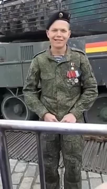 "В штабе, говоришь, служил? Писарем?"