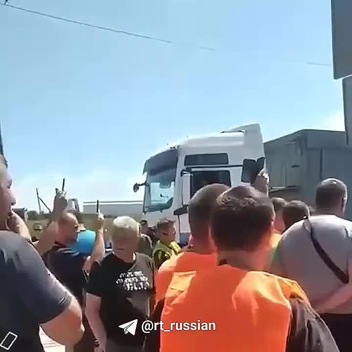 Мужчина напал с ножом на военкома в Синельникове (Днепропетровская область) и ранил его в руку