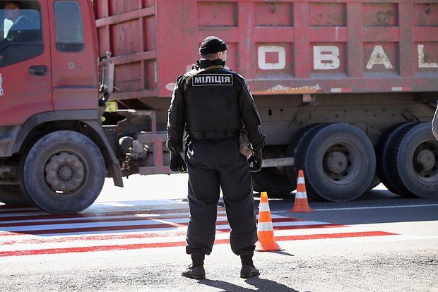 Украинец ударил ножом сотрудника военкомата