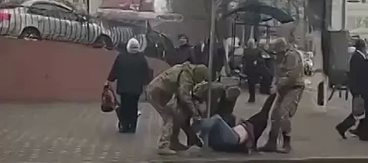 На Украине мужчина ранил сотрудника ТЦК под влиянием «российских СМИ»