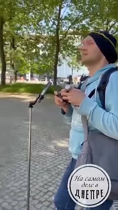 Украинец запустил дрон с российским флагом на 9 мая над зданием берлинского рейхстага.