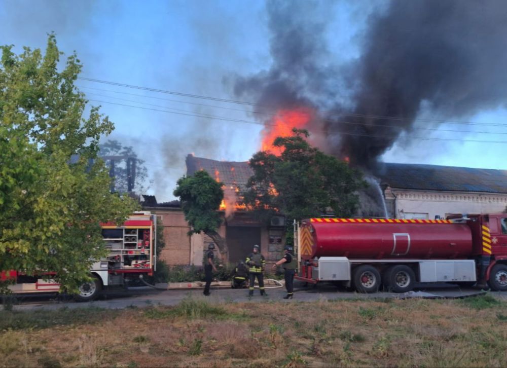 В Никополе прилетело, как заявляется, по зданию магазина