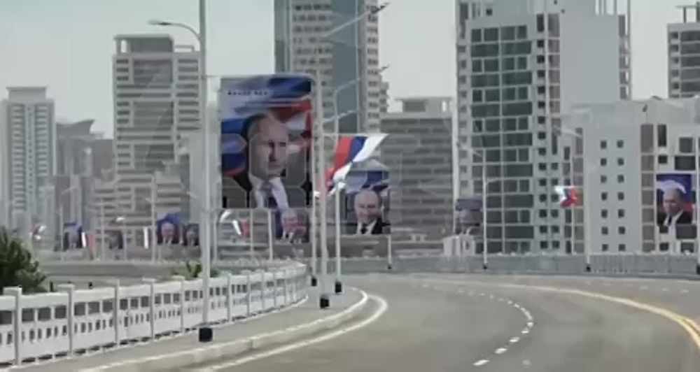 Пхеньян к приезду Путина украсили флагами РФ, портретами президента и приветственными плакатами
