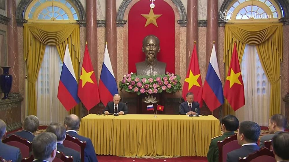 Церемония обмена подписанными документами