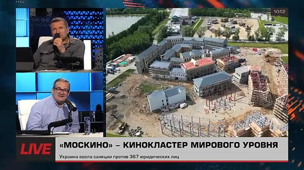 ©Самое главное для тех, кто там снимает — возможность изменить фасад, перекрасить, изменить вывески, перегрузить вообще в любую эпоху, в любое время, от современной Москвы до старой Москвы