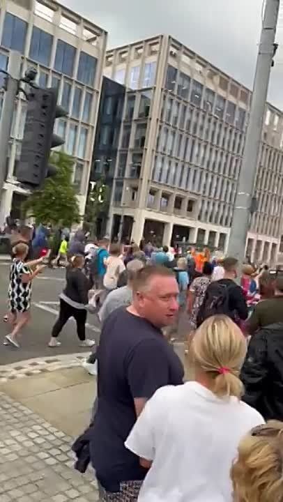 Великобританию сотрясают масштабные беспорядки