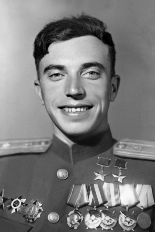 16 августа 1920 года родился Леонид Игнатьевич Беда - Дважды Герой Советского Союза, заслуженный военный лётчик СССР, генерал-лейтенант авиации