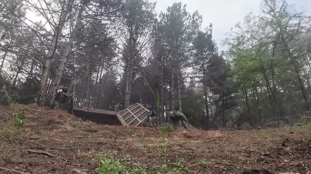 Владислав Шурыгин: Расчеты 152-мм гаубиц «Мста-Б» Ульяновских артиллеристов-десантников уничтожили до отделения пехоты ВСУ в укрытии на правом берегу Днепра