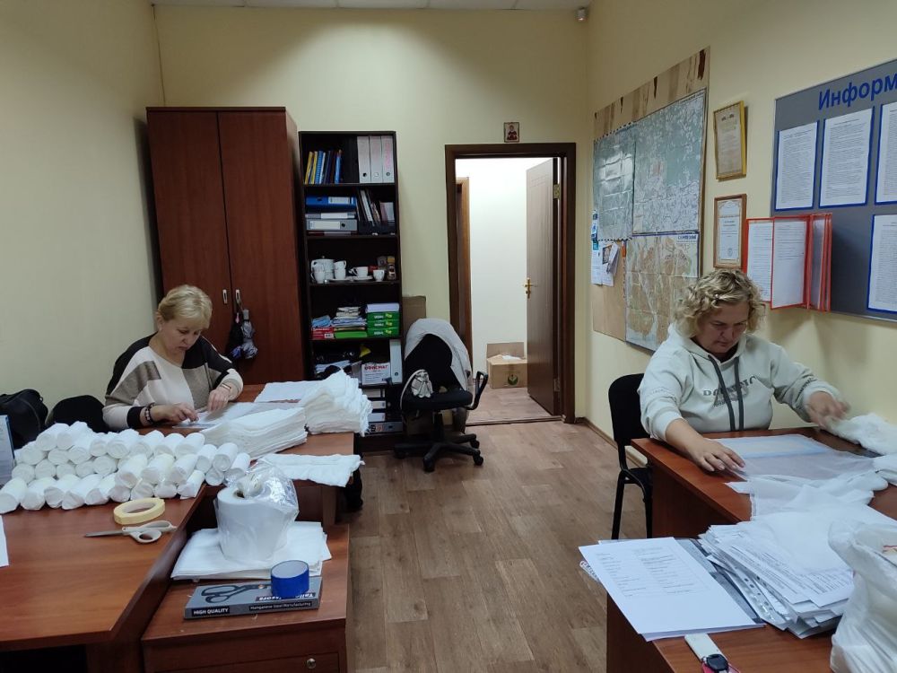 Активисты общественной организации «Стерильность – Фронту!» оказывают помощь фронту