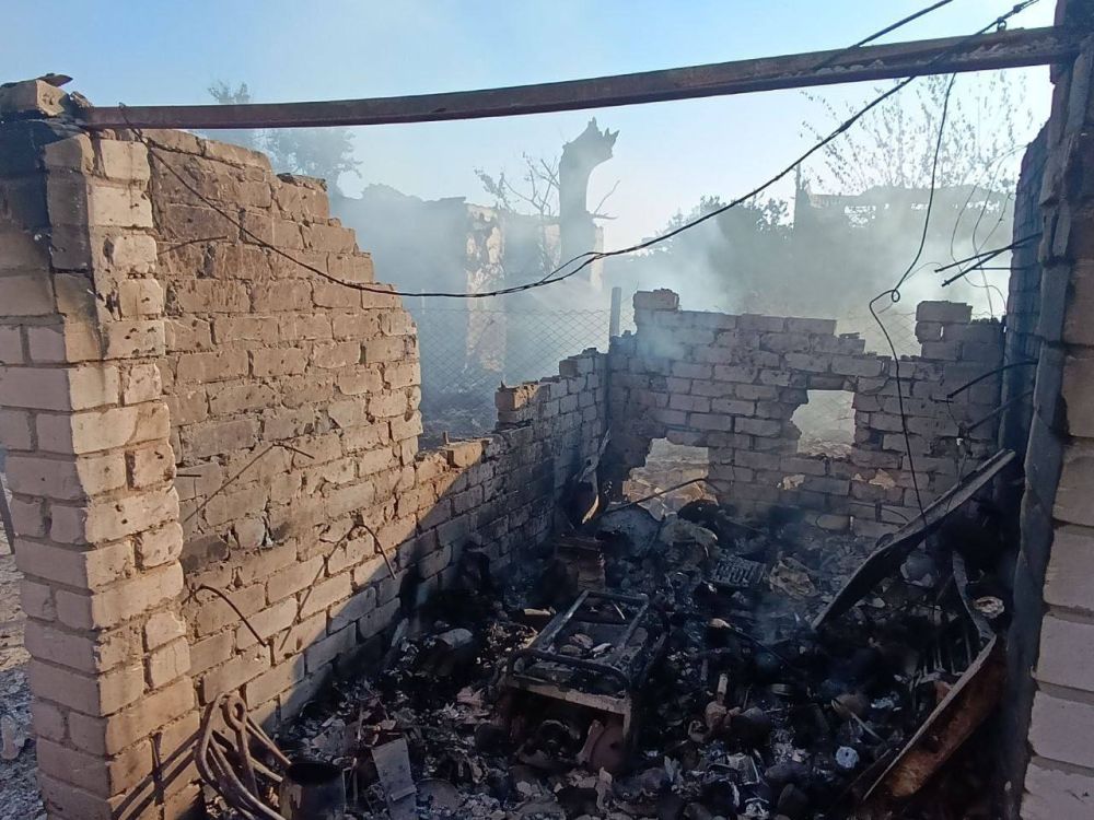 Несколько жилых домов повреждены ударами ВСУ в Днепрянах в Херсонской области, сообщил губернатор региона Владимира Сальдо