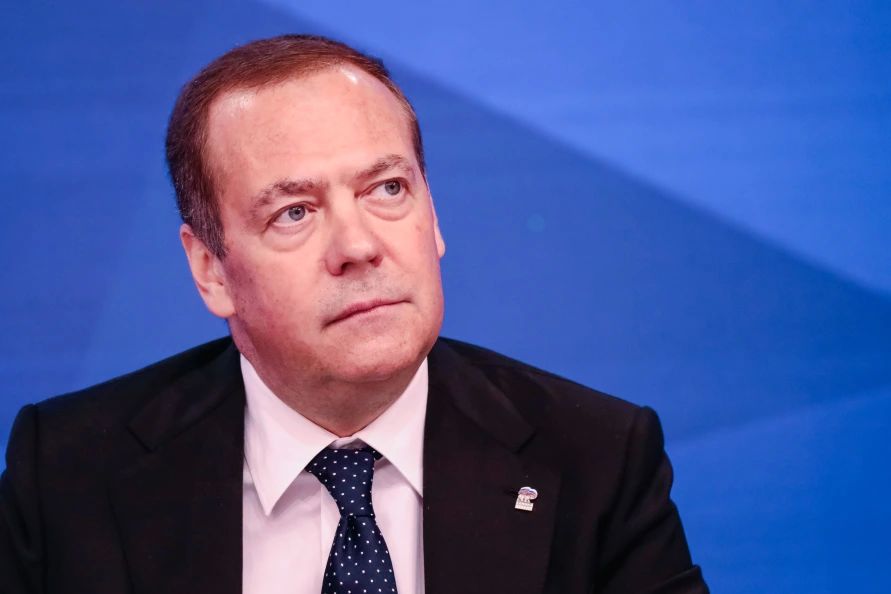 Медведев прогнозирует изменение хода действий на Украине после применения "Орешника"