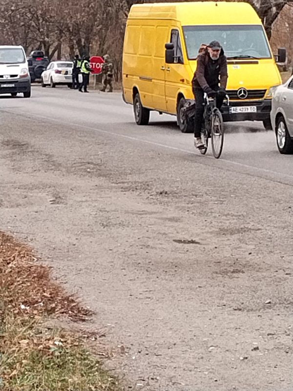 Внимание Днепропетровск. Душегубы устроили в Подгороднем ОБЛАВУ.Также стоят на въезде, возле горсовета, поликлиники и пошли по дворам. Будьте внимательны и осторожны