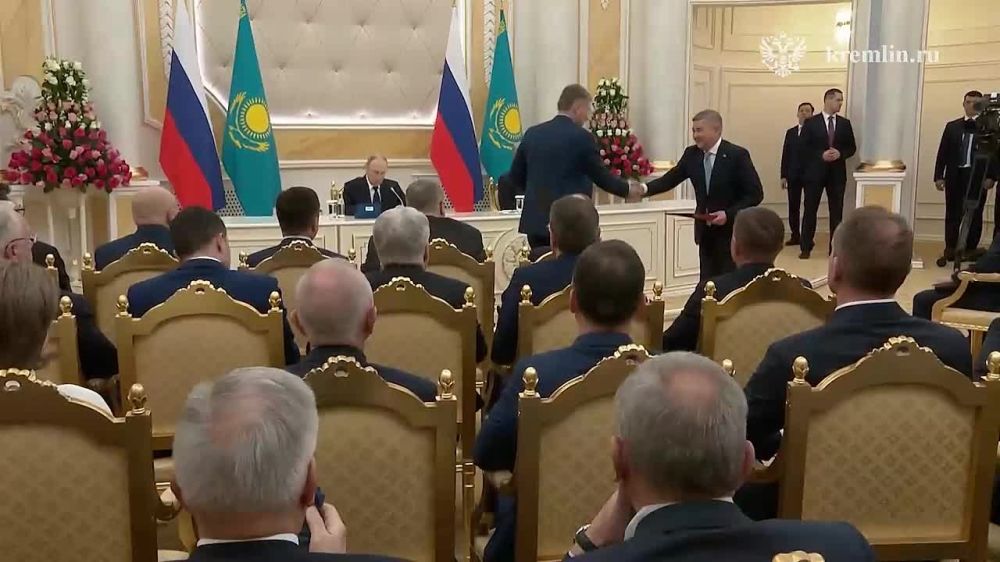 Кремль публикует лучшие моменты первого дня визита Владимира Путина в Казахстан