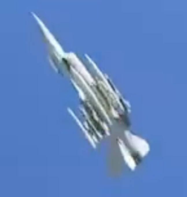   ..       F-16   ,   GBU-39,      - AIM-120B