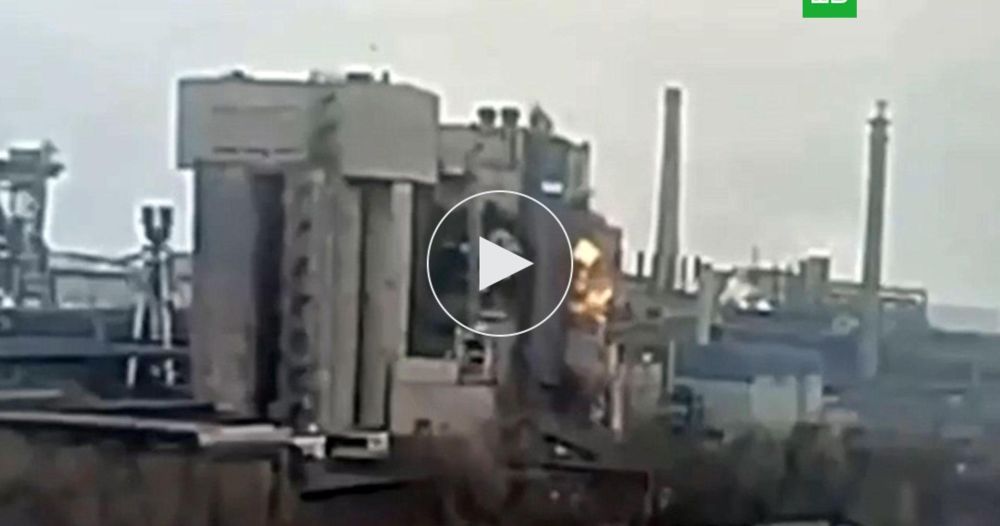 Взрыв на металлургическом заводе в Днепропетровской области попал на видео