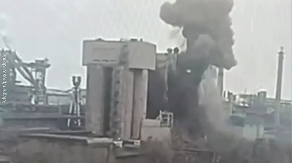 Взрыв на украинском заводе в городе Каменское Днепропетровской области