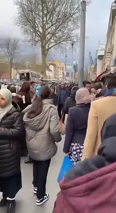 Украинец, который живёт в Лондоне, показывает, какой сейчас город и кто там живёт