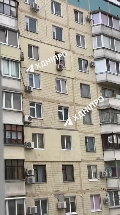    , / 