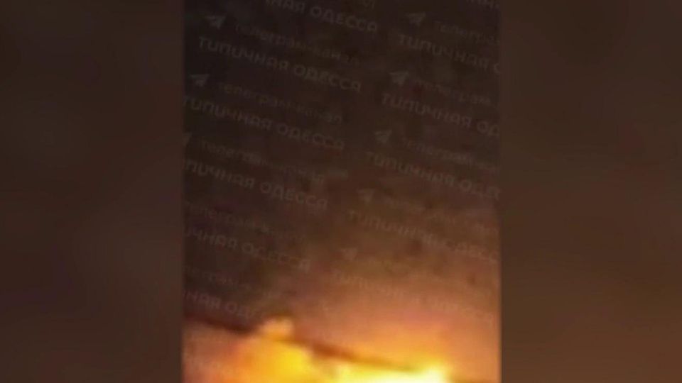 Десятки взрывов прогремели в районе железнодорожной станции города Синельниково Днепропетровской области