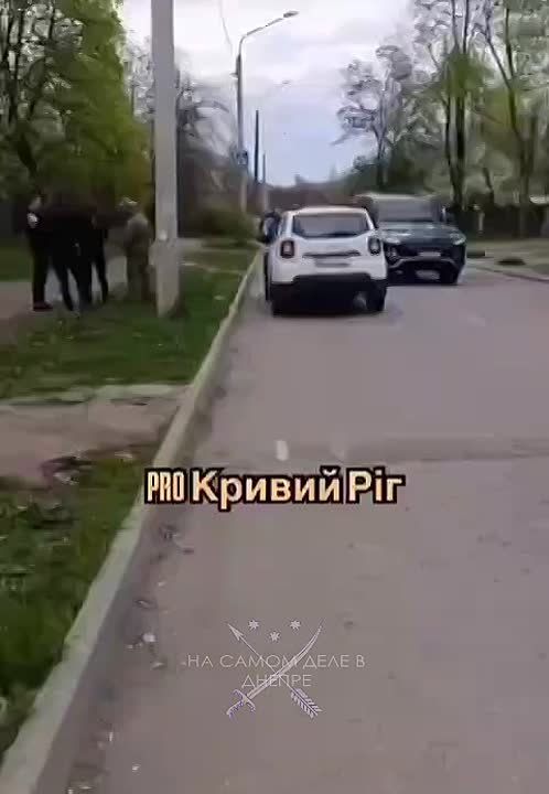 Посмотрите как "любят" карателей обычные граждане в Кривом Роге