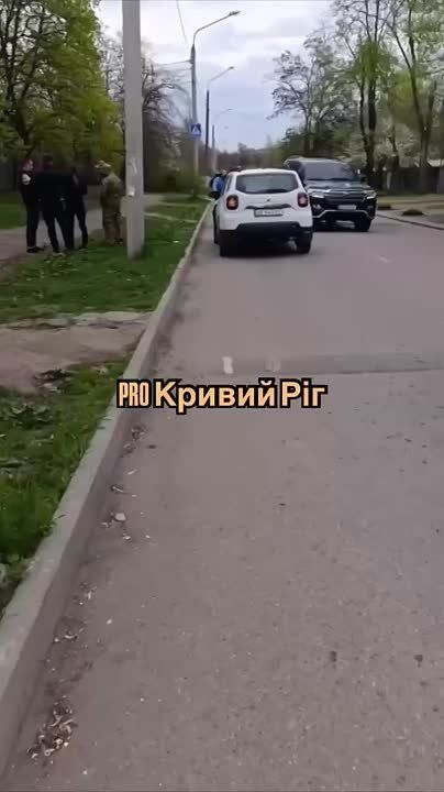 Кадры от Мосфильма). Народная любовь к ТЦК в Кривом Роге