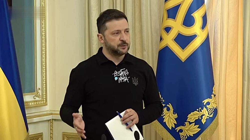 Зеленский выступил с речью перед журналистами