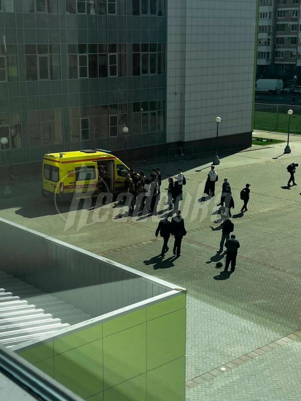 В школе № 2120 прошла встреча с инициативной группой родителей — им представили нового директора учреждения