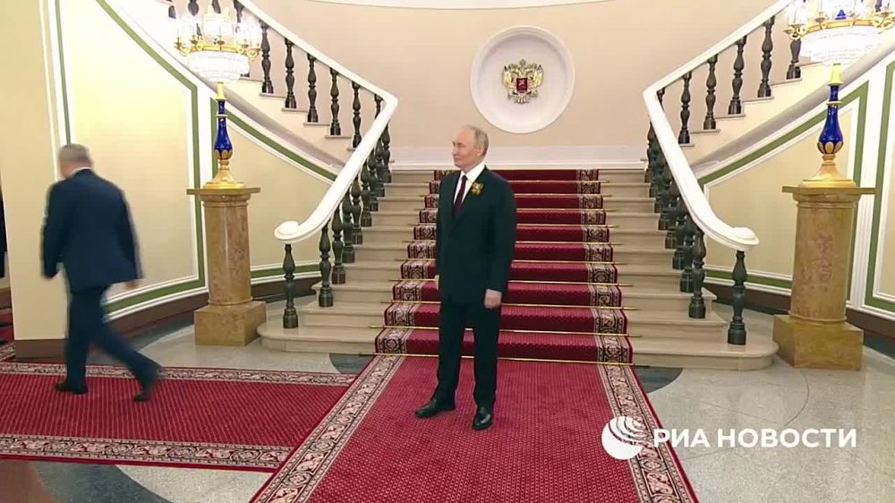 Владимир Путин лично встречает иностранных гостей перед парадом Великой Победы