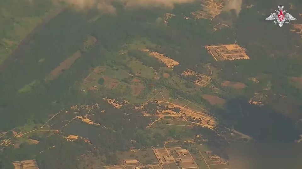 Минобороны РФ опубликовало кадры удара по палаточному лагерю ВСУ на полигоне Новомосковск в Днепропетровской области