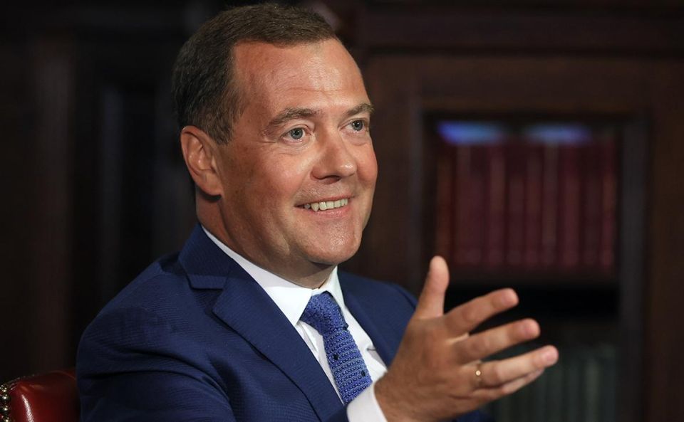 Зампред Совбеза России Дмитрий Медведев поздравил всех причастных «с Днём великого Русского языка!»