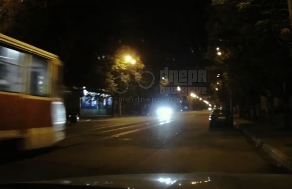 Видео ававрииВодитель трамвая, который вчера влетел в дерево в Кривом Роге, в тяжелом состоянии