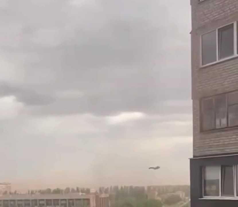 В Кривом Роге — родном городе Зеленского — ветер сорвал с флагштока украинский флаг