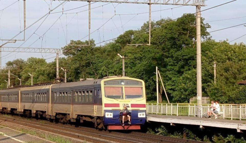 Пригородные поезда в Днепропетровской области будут курсировать по измененному расписанию