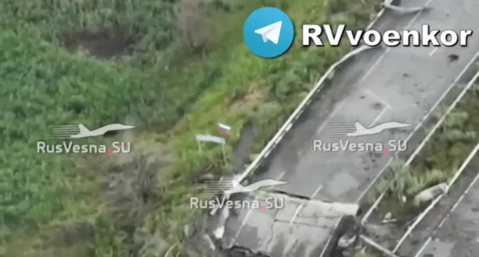 Флаг России установлен в центре Каменского Запорожской области