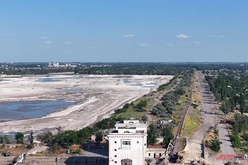 Российские военные прошли по дну Каховского водохранилища и после атаки на солдат ВСУ смогли закрепиться в северо-западной части населённого пункта Каменское