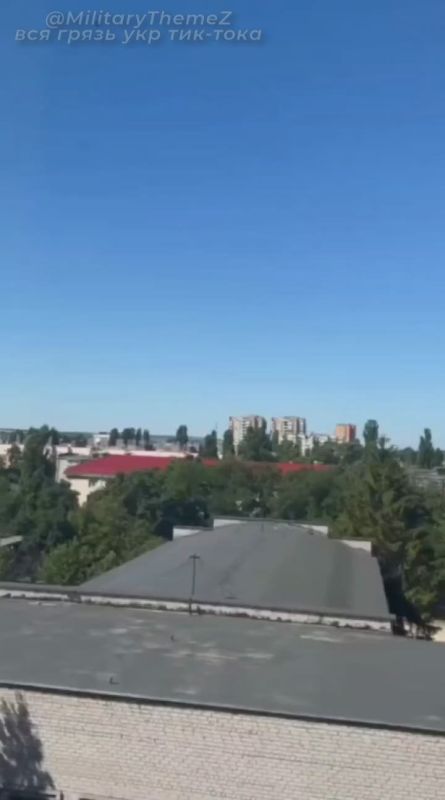 Момент прилета "Гераней" по ТЦК в Кременчуге