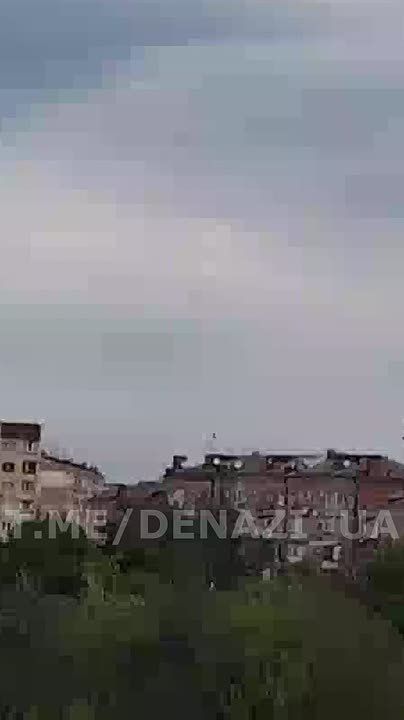 Всем доброе утро — которое мы начнём с нашей "Геранью", точнехонько прилетевшей по объекту противника в Кривом Роге!