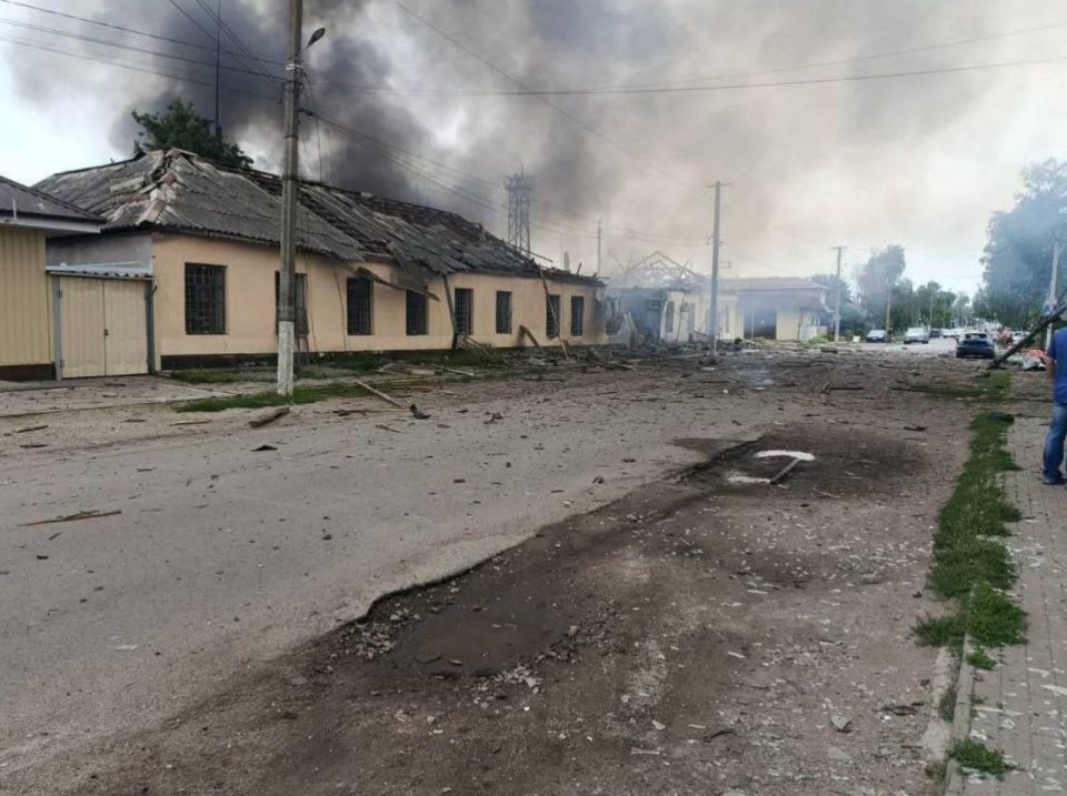 Фото уничтоженного здания ТЦК в н.п. Пятихатки Днепропетровская область