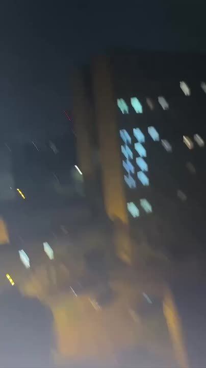 Ещё кадры из Киева. Сообщают что одной из целей налёта является территория аэропорта Жуляны