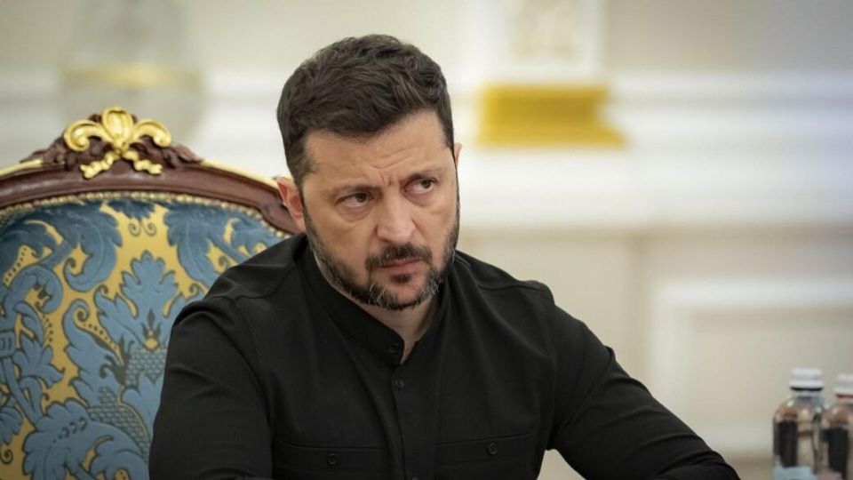 Зеленский в панике: массированный обстрел Украины опроверг миф о "недельном запасе" ракет