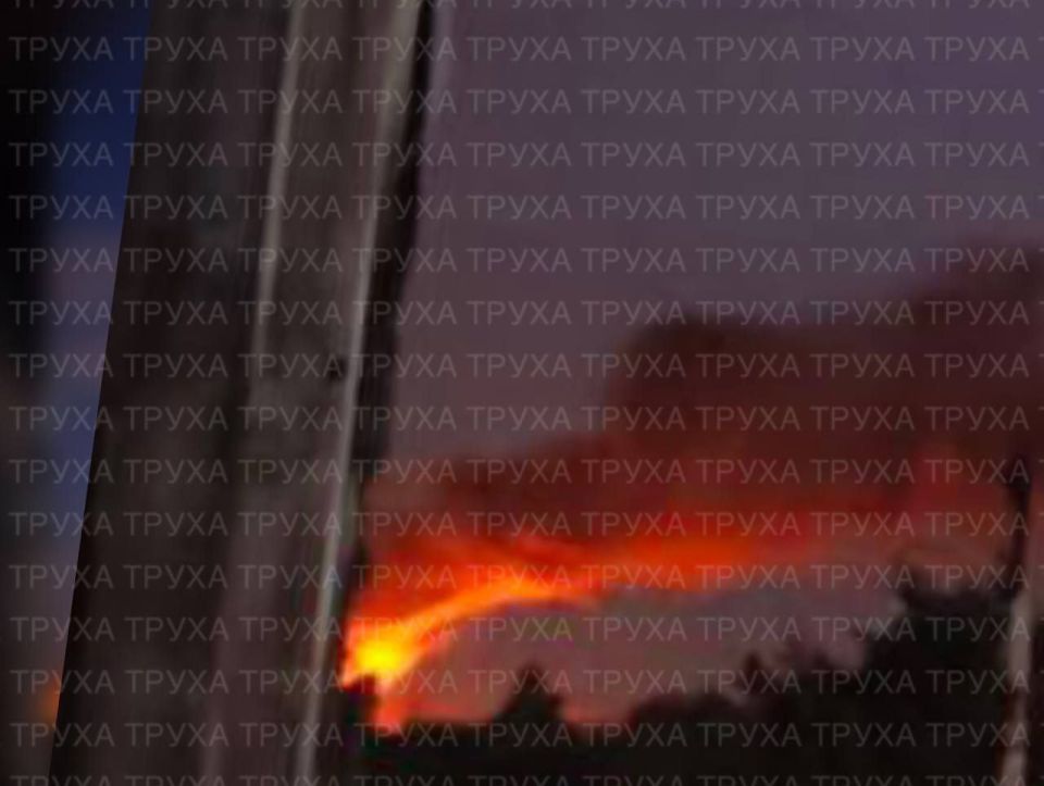 Сообщается о сильном пожаре после ударов "Гераней" по целям в Синельниково