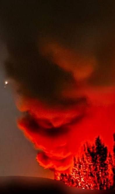 «Адская ночь в Днепре: более 20 дронов атаковали город, ракета попала по предприятию. По улицам города ездит авто с громкоговорителем: жителей предупреждают о химическом загрязнении и призывают закрыть окна»