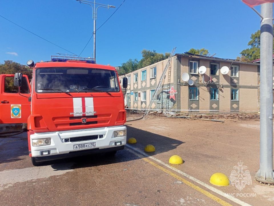 В севастопольском селе Терновка потушили пожар в общежитии