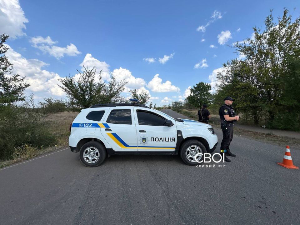 В Кривом Роге 25-летний полицейский застрелился из служебного оружия в машине у кладбища