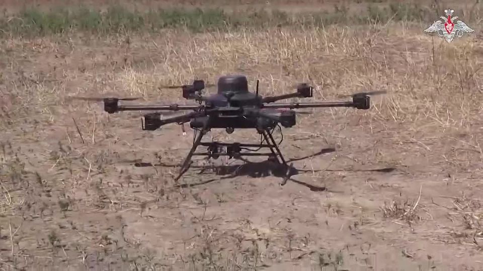 Эдуард Басурин: В Днепропетровской области операторы беспилотников из группировки войск "Восток" используя средства радиоэлектронной борьбы (РЭБ), подавили каналы управления вражеским тяжёлым гексакоптером