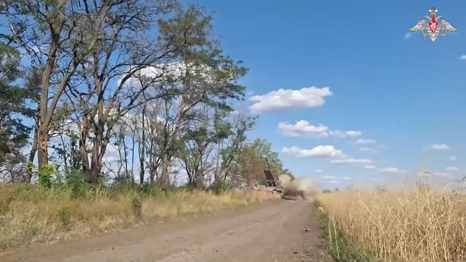 Минобороны России: Расчёты РСЗО «Ураган» группировки войск «Восток» уничтожили инженерные сооружения, огневые точки и личный состав противника в районе села Калиновское в Днепропетровской области