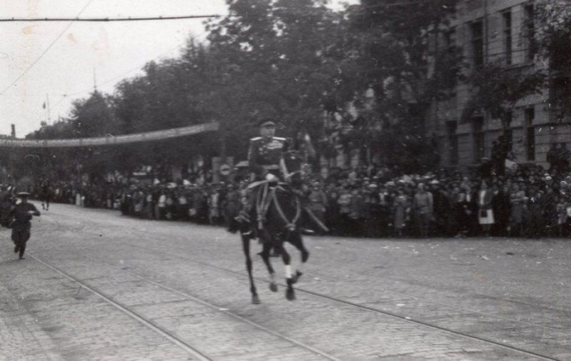 16  1945              