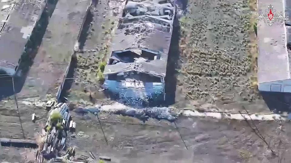 Минобороны России: Военнослужащие 36-й отдельной гвардейской мотострелковой бригады группировки войск «Восток» продолжили продвижение в глубину обороны противника и освободили населенный пункт Березовое в Днепропетровской...