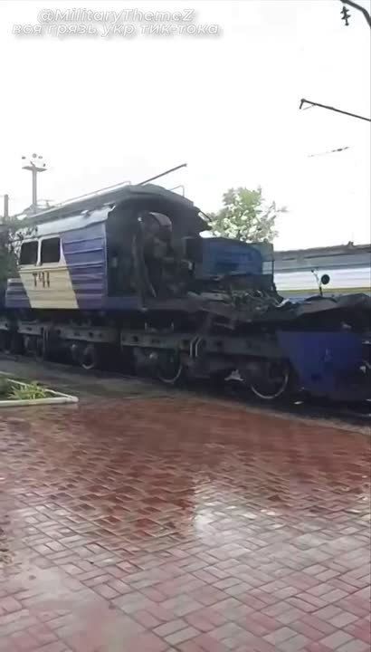 Результат прилетов дронов-камикадзе ВС РФ по локомотивам в Павлограде и Чернигове